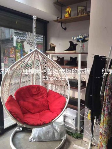 莲湖区第三保育院对面30平暴利服装店出租