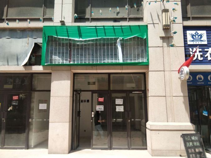 凤城七路大型社区门口商业街35平空铺出租