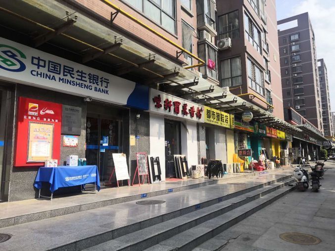 高新区紫薇田园都市小区门口98平成熟旺铺招租