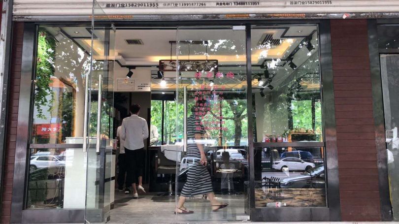 浐灞十里铺小区临街底商55平美发店整体转让