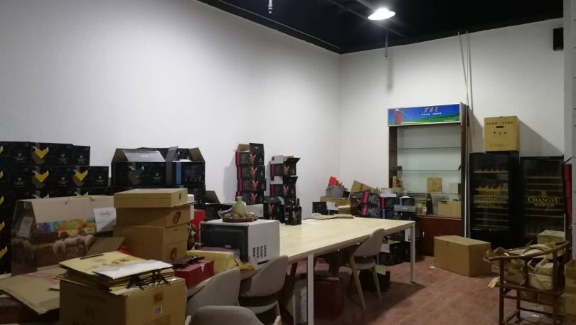莲湖区劳动路广成大酒店对面150平临街空铺出租