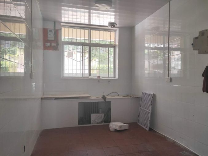 莲湖区西大街举院巷50平临街旺铺出租