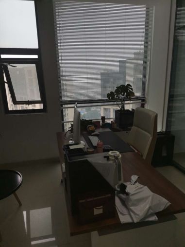 雁塔区太白南路荣禾云图中心70平写字间出租