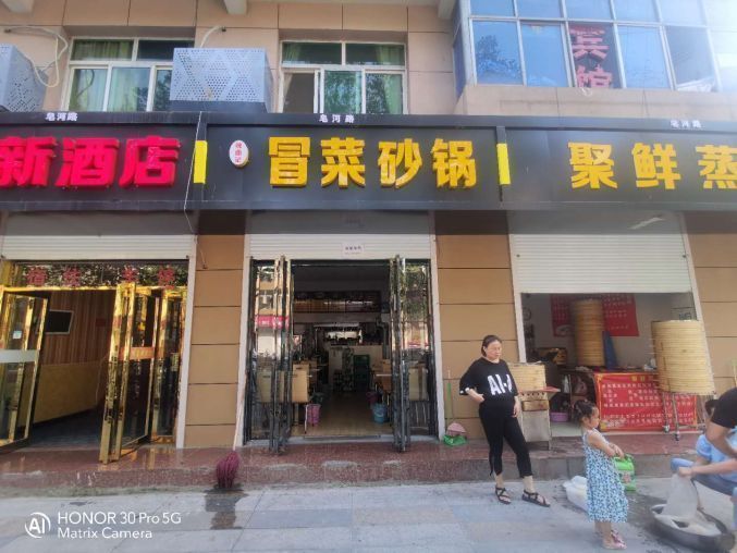 长安区韦曲绿园十字皂河路学校门口30平餐饮店转让