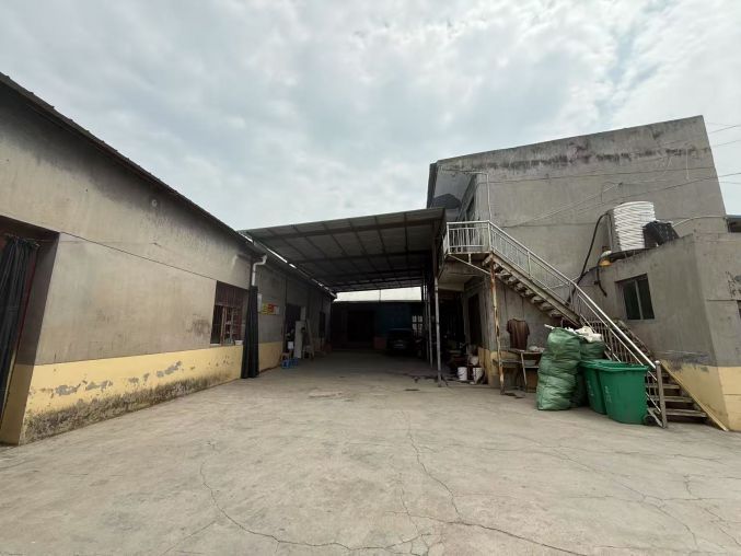 雁塔田马路地铁口附近900平厂房出租独门独院