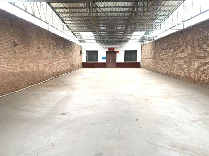 高陵鹿苑街道350平厂房带100办公住宿租金便宜